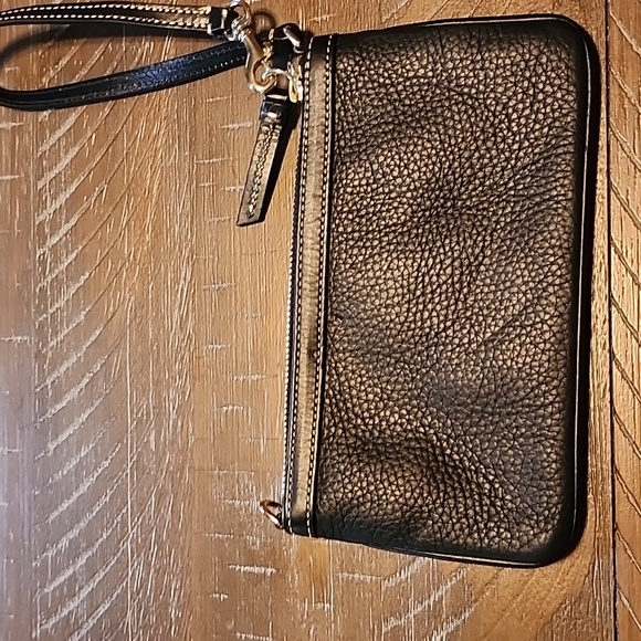 Dooney & Bourke 1975 Slim Black Leather Wristlet Gold Hardware - Picture 3 of 7